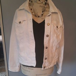 WHITE JEAN JACKET